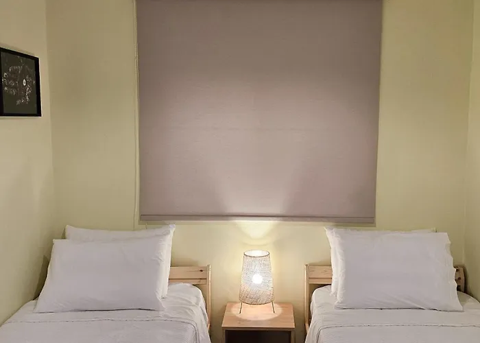 The 20a Terminal N Fly * Paradeísion